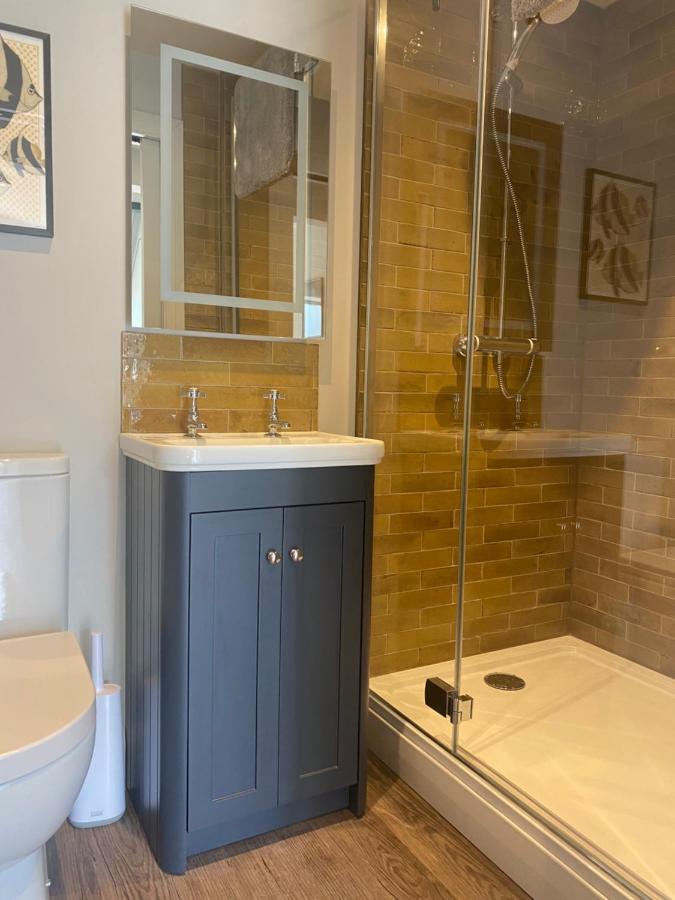 Stylish One Bedroom Cotswold Coach House Tetbury Exterior photo