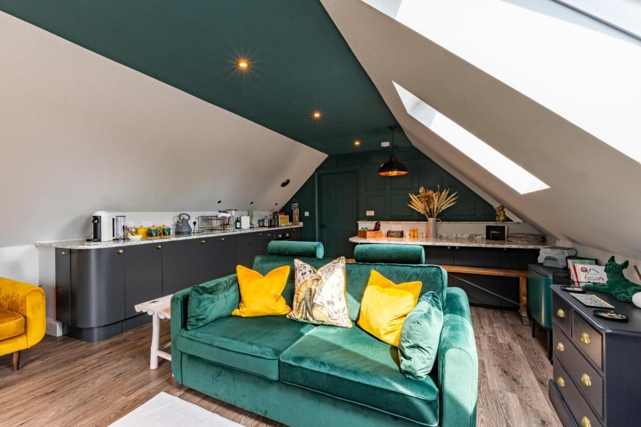 Stylish One Bedroom Cotswold Coach House Tetbury Exterior photo